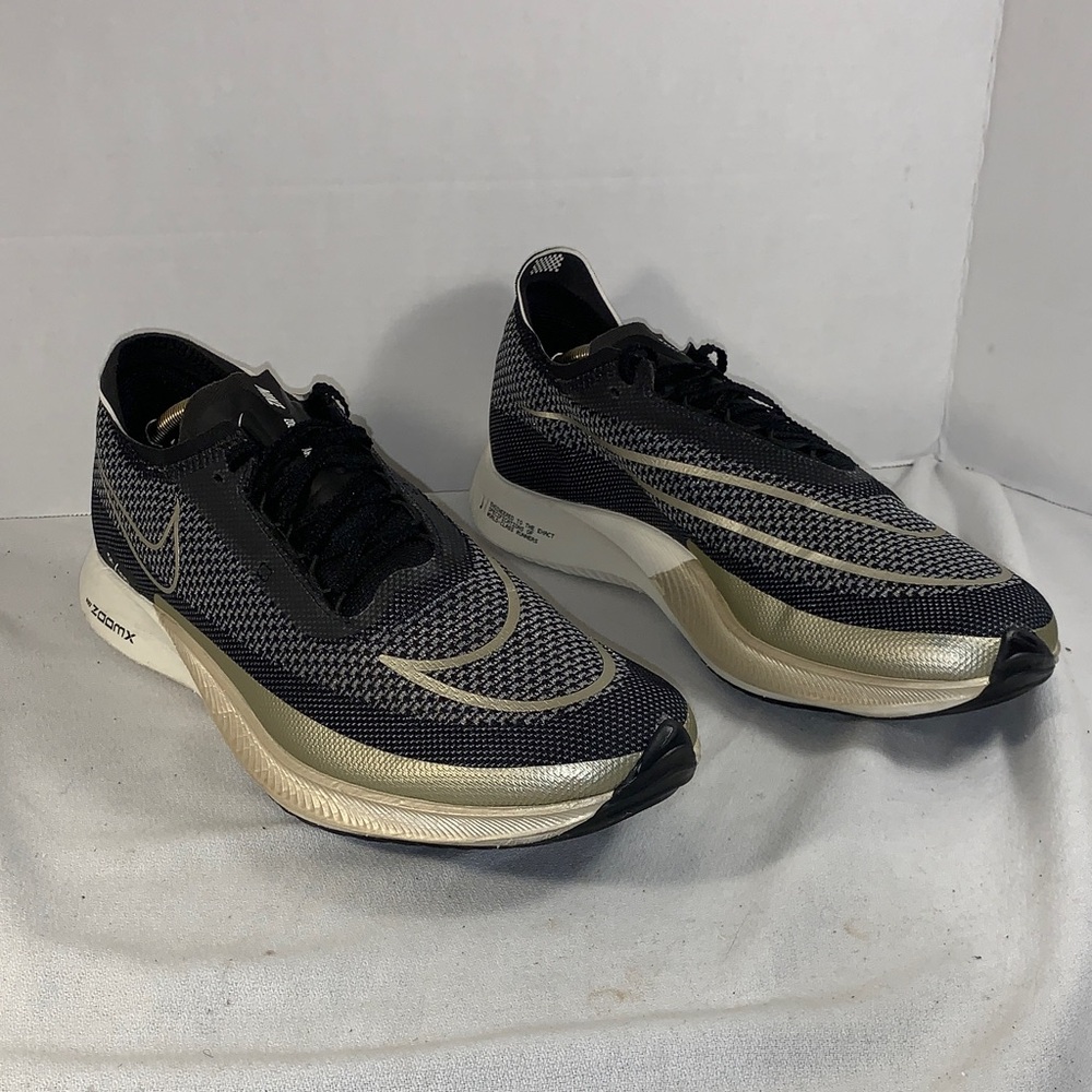 Nike Mens Streakfly Black/Metallic Gold Performance Running Shoes